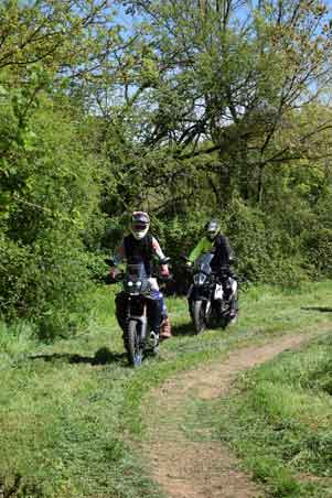 Sortie moto trail chez Start Green Evolution, apprendre en se faisant plaisir, tout en sécurité.