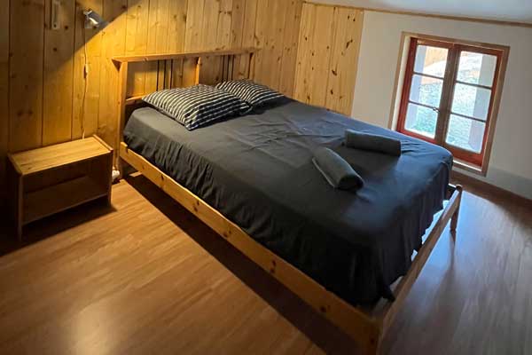 Chambre avec un lit double dans la chambre d'hôtes de Start Green Evolution